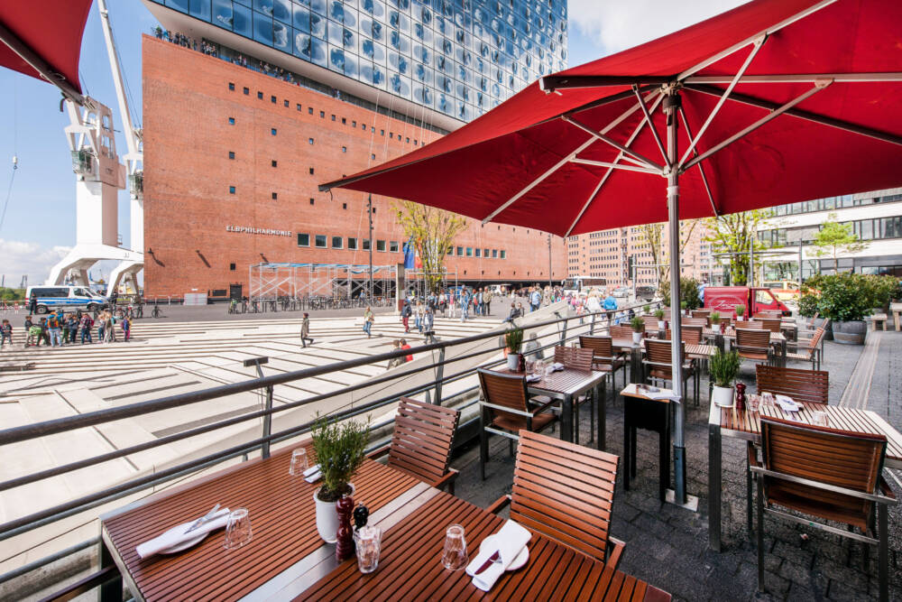 Die Carls Brasserie befindet sich direkt neben der imposanten Elbphilharmonie / ©Carls Brasserie