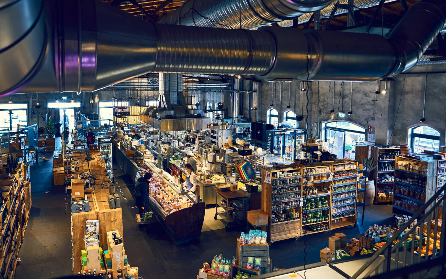 Die Hobenköök in der HafenCity ist Markthalle und Restaurant in einem / ©Marc Sill
