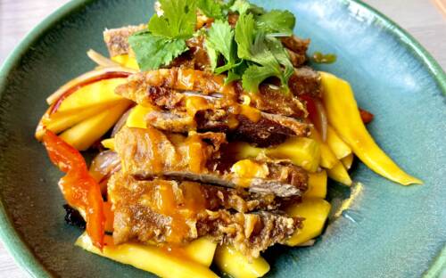 Die Kombination aus herzhaftem Fleisch und fruchtiger Mango sorgt für eine echte Geschmacksexplosion / ©Mizu