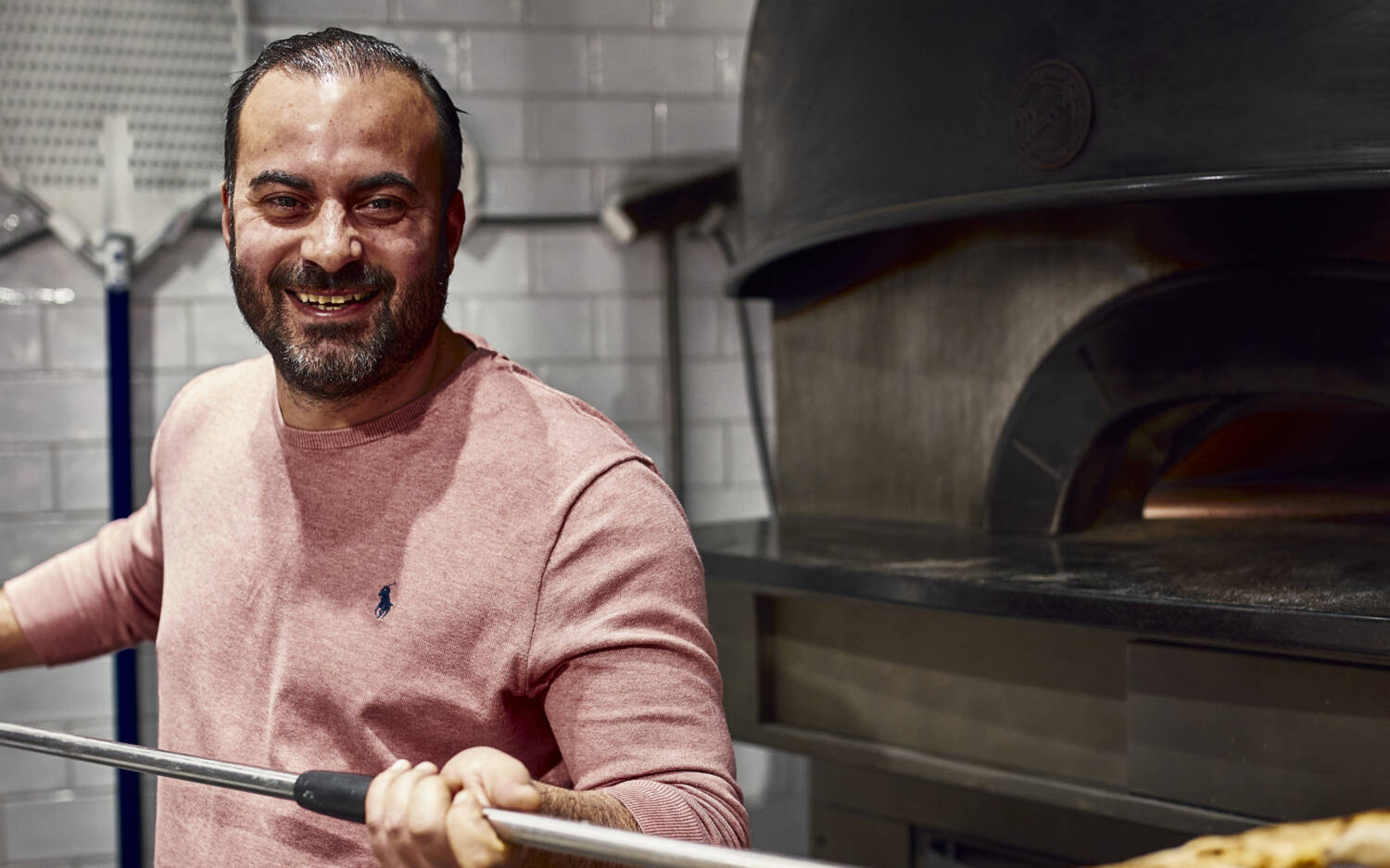 Die Pizza wird nach traditioneller Art im Steinofen gebacken / ©Marc Sill