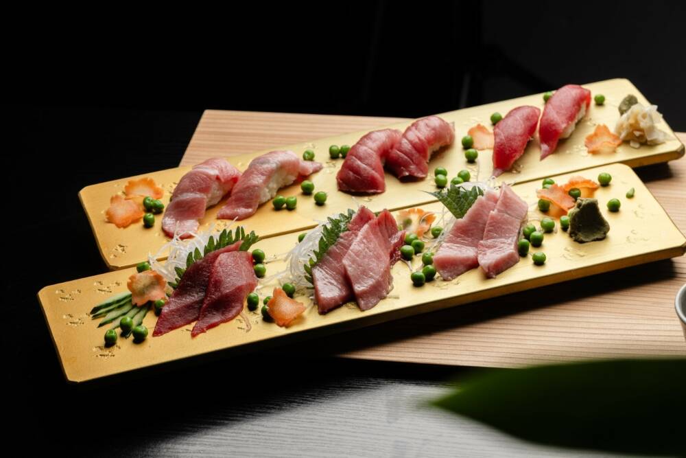 Ein Muss für gutes Sushi in Hamburg: frischer Fisch! Hier bei Yoshi im Alsterhaus / ©Shiawase