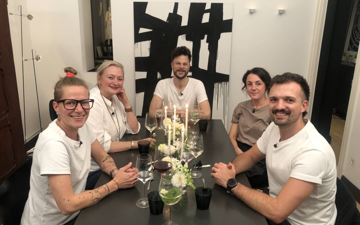 Elli, Annika, Stefan, Katrin und Lukas kochen bei Das perfekte Dinner in Hamburg / © RTL / ITV Studios Germany