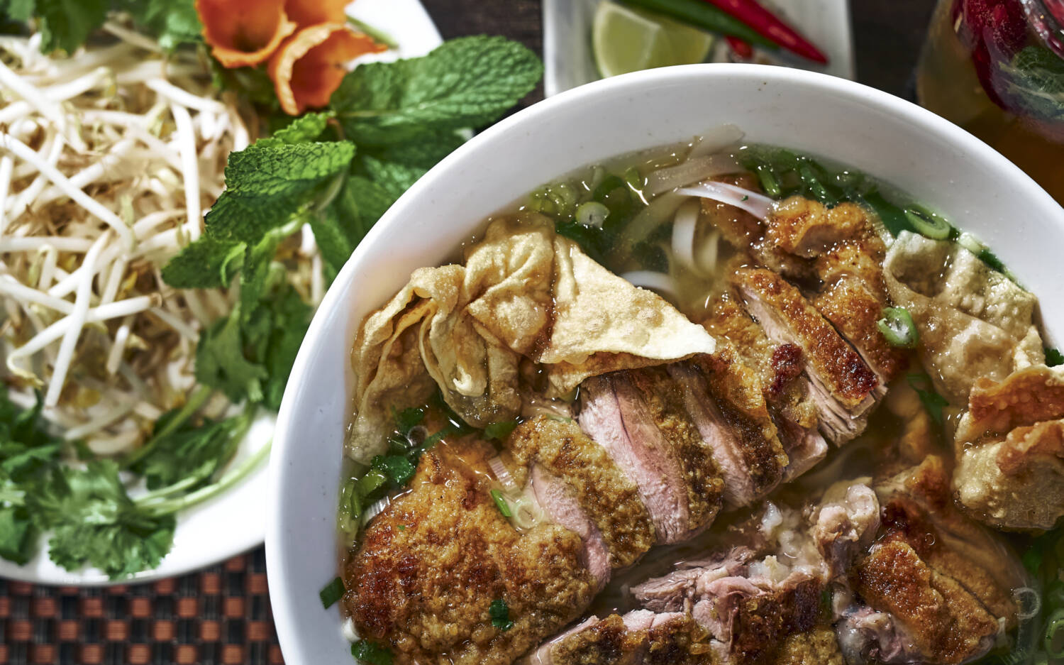 Frische Zutaten und gern etwas Schärfe: Im Viet Quán wird vietnamesisch aufgetischt / ©Marc Sill