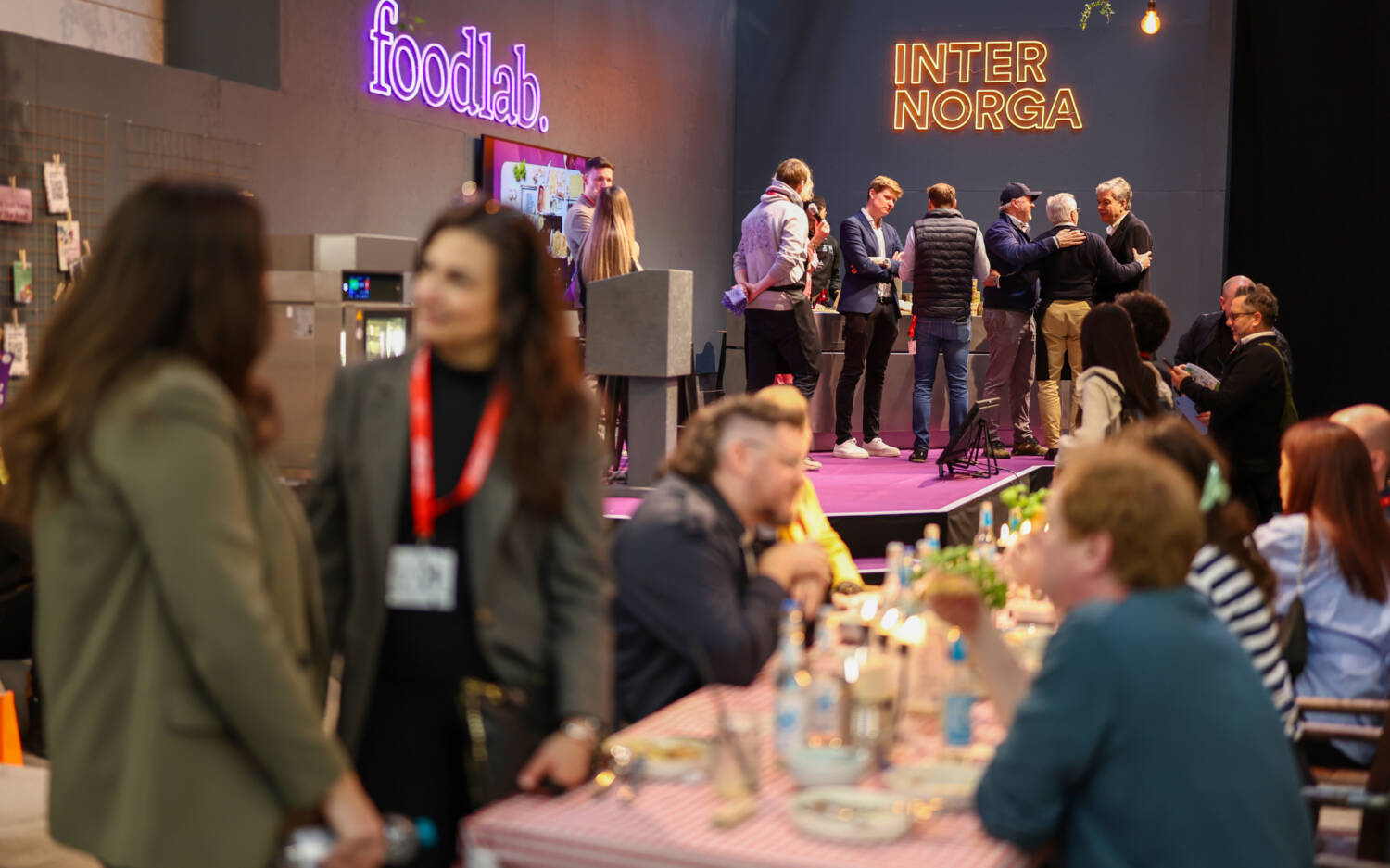 Große und kleine Bühnen laden zum lernen, netzwerken und präsentieren ein / ©Hamburg Messe und Congress/Ibo Ot