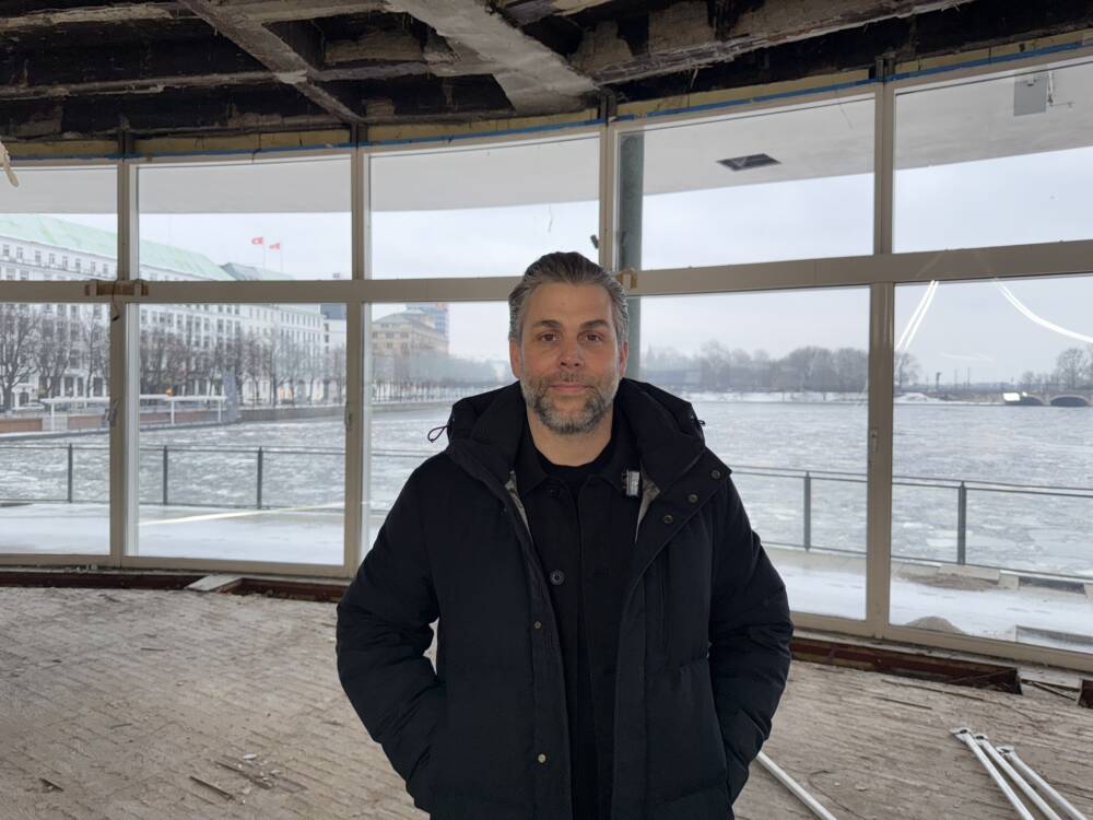 Hannes Schröder plant derzeit den Umbau des Alsterpavillons / ©Carlotta Maas