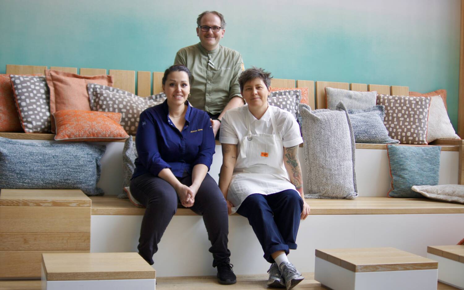 Helena Gouveia, Markus Friederici und Katja Baum im StrandGut Resort (v. l. n. r.) / ©StrandGut Resort