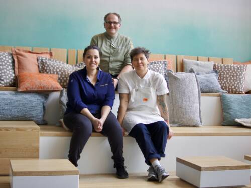 Helena Gouveia, Markus Friederici und Katja Baum im StrandGut Resort (v. l. n. r.) / ©StrandGut Resort