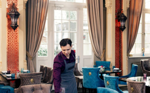 Hohe Decken, Stuck, tolle Lampen und elegante Einrichutung: Das Mazza beeindruckt allein schon wegen seiner Location / ©Mazza 