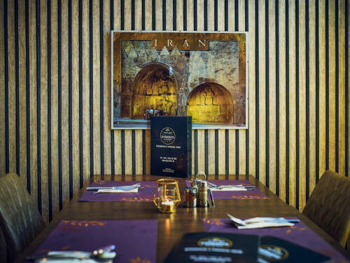 Im Alsterdorfer Khorshid wird persische Küche in schlichter Atmosphäre aufgetischt / ©Marc Sill 