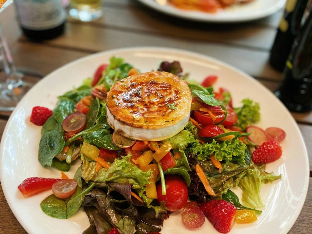 Im Hof und Gut Jesteburg gibt es feinste, regionale Klassiker, aufwendig arrangiert / ©Unspalsh/ Eat out Cologne