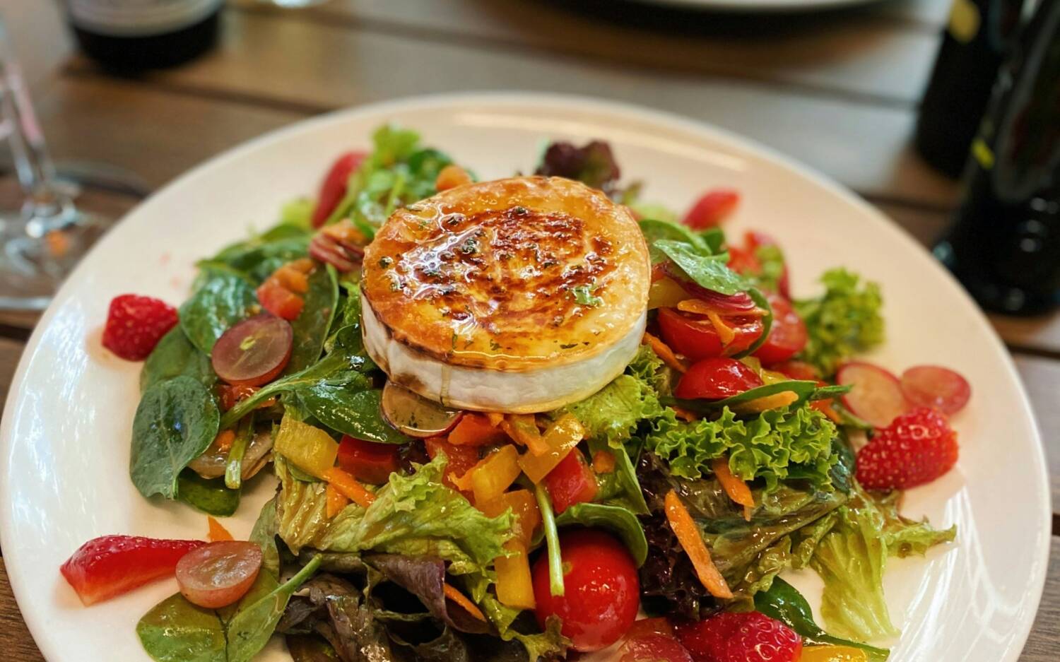 Im Hof und Gut Jesteburg gibt es feinste, regionale Klassiker, aufwendig arrangiert / ©Unspalsh/ Eat out Cologne