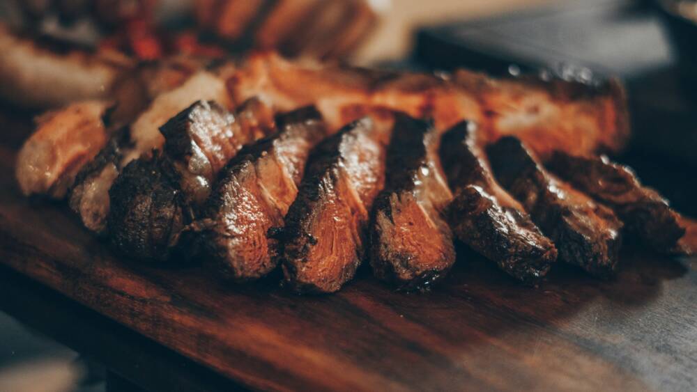Im Rodizio Rio in Wandsbek gibt es beim All-you-can-eat-Buffet gegrilltes Fleisch frisch vom Spieß /©Unsplash/Emerson Vieira