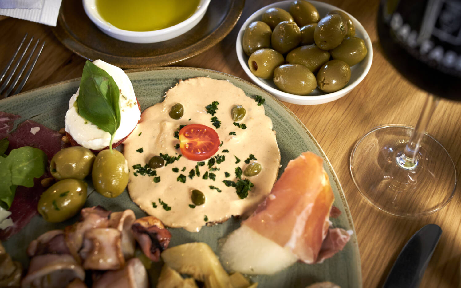 Italienische Klassiker und erlesene Weine gibt es im Dal Fabbro Ristorante e Enoteca in Hoheluft-West / ©Marc Sill