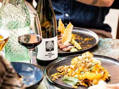 Mundender Mugler Cuvée Carmagnole, Jahrgang 2018, als vorzüglicher Begleiter zu den exquisiten Speisen im Bistro Carmagnole / ©Michael Benett