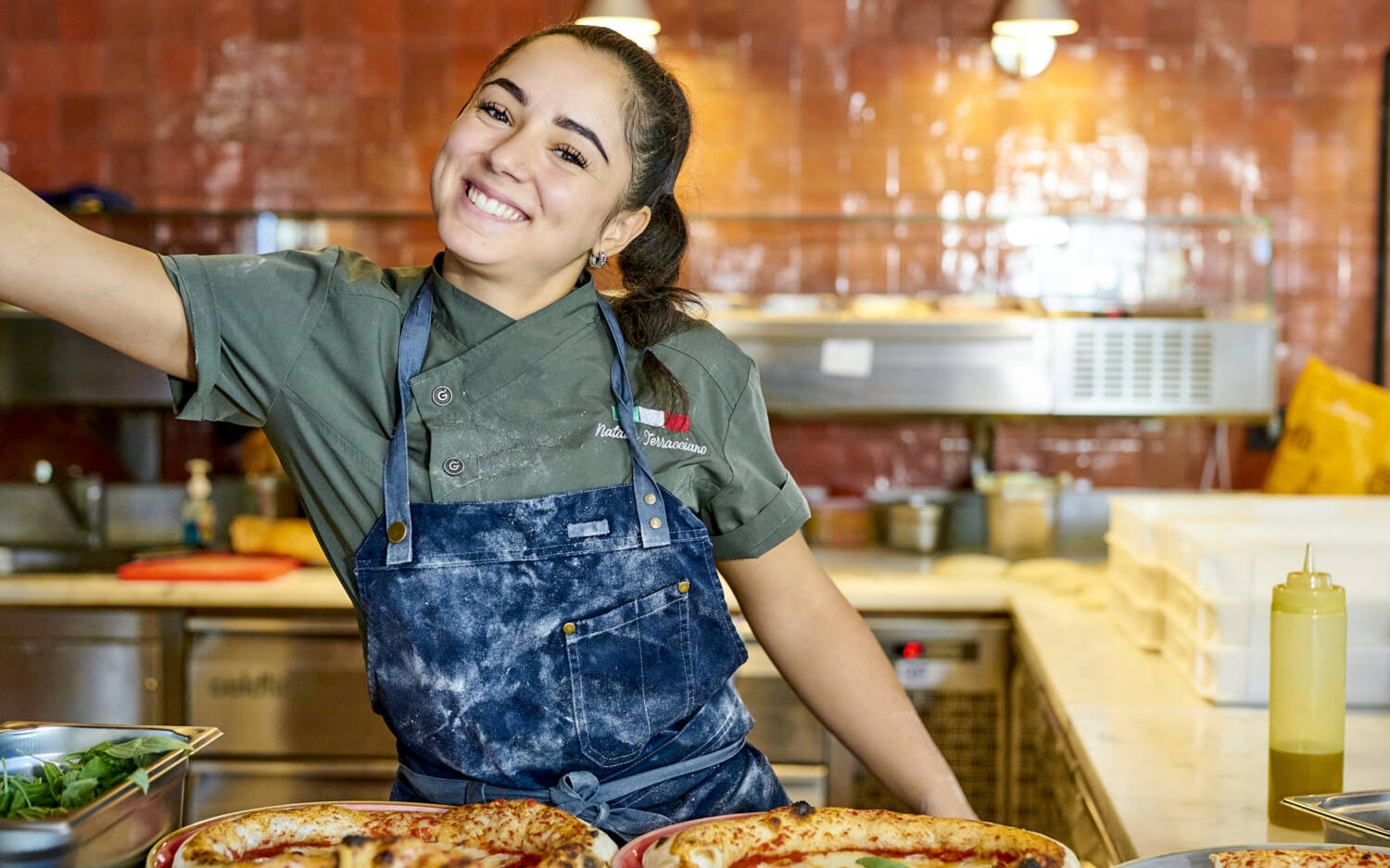 Natalia Terracciano ist im Spaccaforno für die Pizzen zuständig – zum Glück! / ©Marc Sill