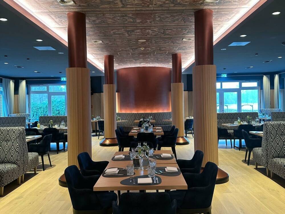 Schönes Ambiente im Restaurant Treudelberg im gleichnamigen Steigenberger Golf Hotel / ©Treudelberg Resort Hamburg