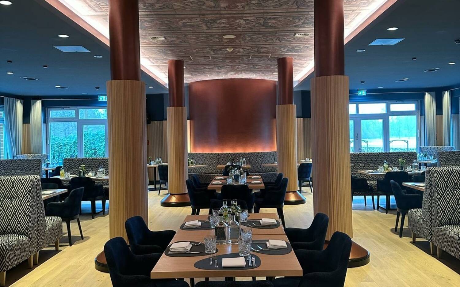 Schönes Ambiente im Restaurant Treudelberg im gleichnamigen Steigenberger Golf Hotel / ©Treudelberg Resort Hamburg