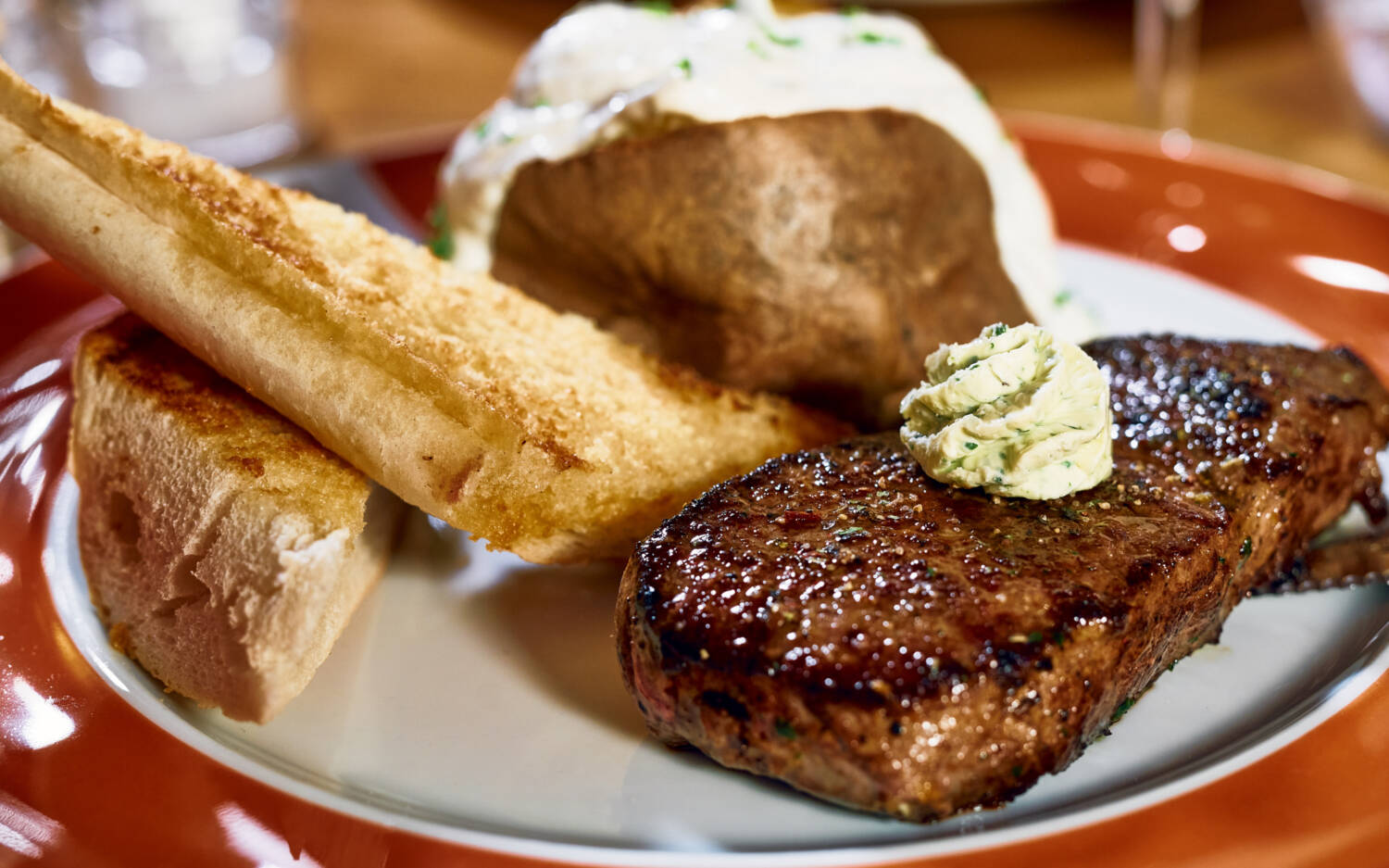 Von Cevapcici über Lammfilet bis Rumpsteak: In den Tunici Restaurants in Hamburg kommen Fleischesser voll auf ihre Kosten /©Marc Sill