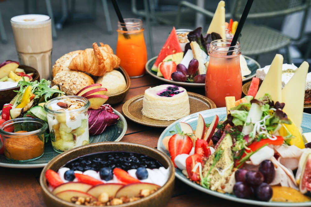 Auf der Herzstück-Sonnenterrasse ist ein perfekter Start in den Tag garantiert / ©Küchenfreunde