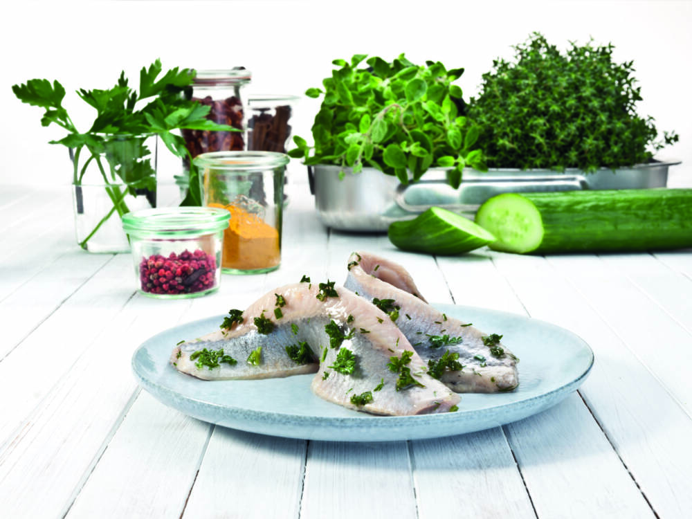 Bissfest und leicht rosa gefärbt: Der Matjes von Friesenkrone/ ©Friesenkrone