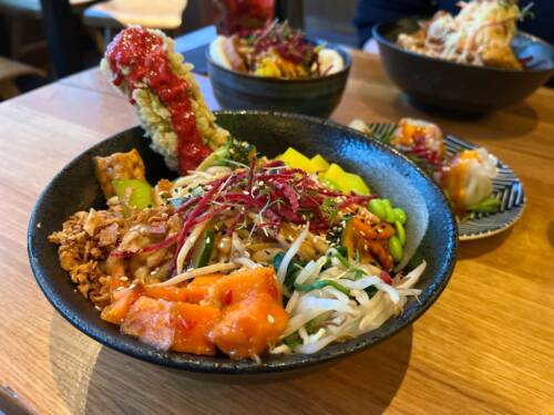 Bunte Bowls mit viel Gemüse im Bodhi / ©Felix Willeke