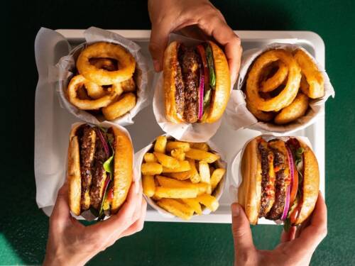 Burger gibt es in Hamburg an jeder Ecke: Hier kommen 15 Orte für besonders leckere / ©HOB'S Hut of Burger