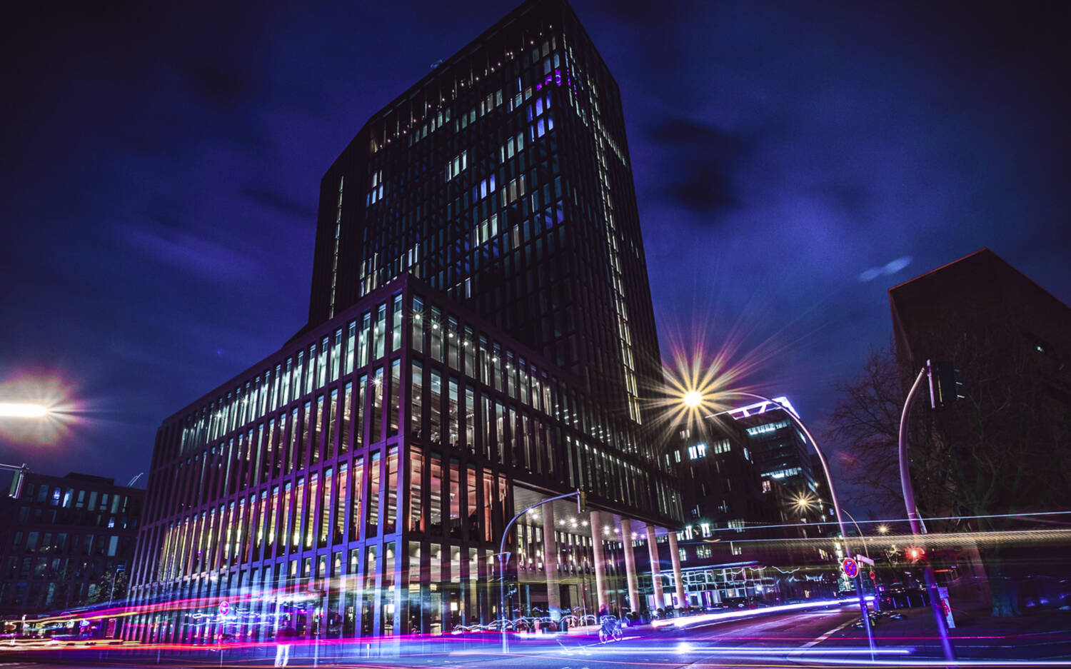 Das Designhotel im bronzeverkleideten Turm des britischen Stararchitekten DavidChipperfield  /.©KimTonning