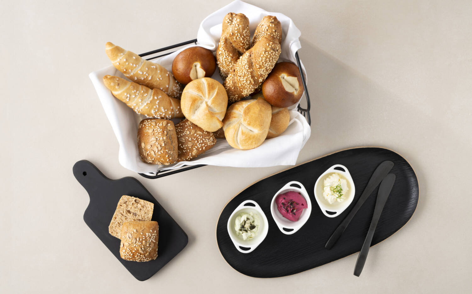 Das Gebäck gibt es frisch in der Filiale zu kaufen oder zum Selbstbacken nach Hause geliefert / ©Resch & Frisch 