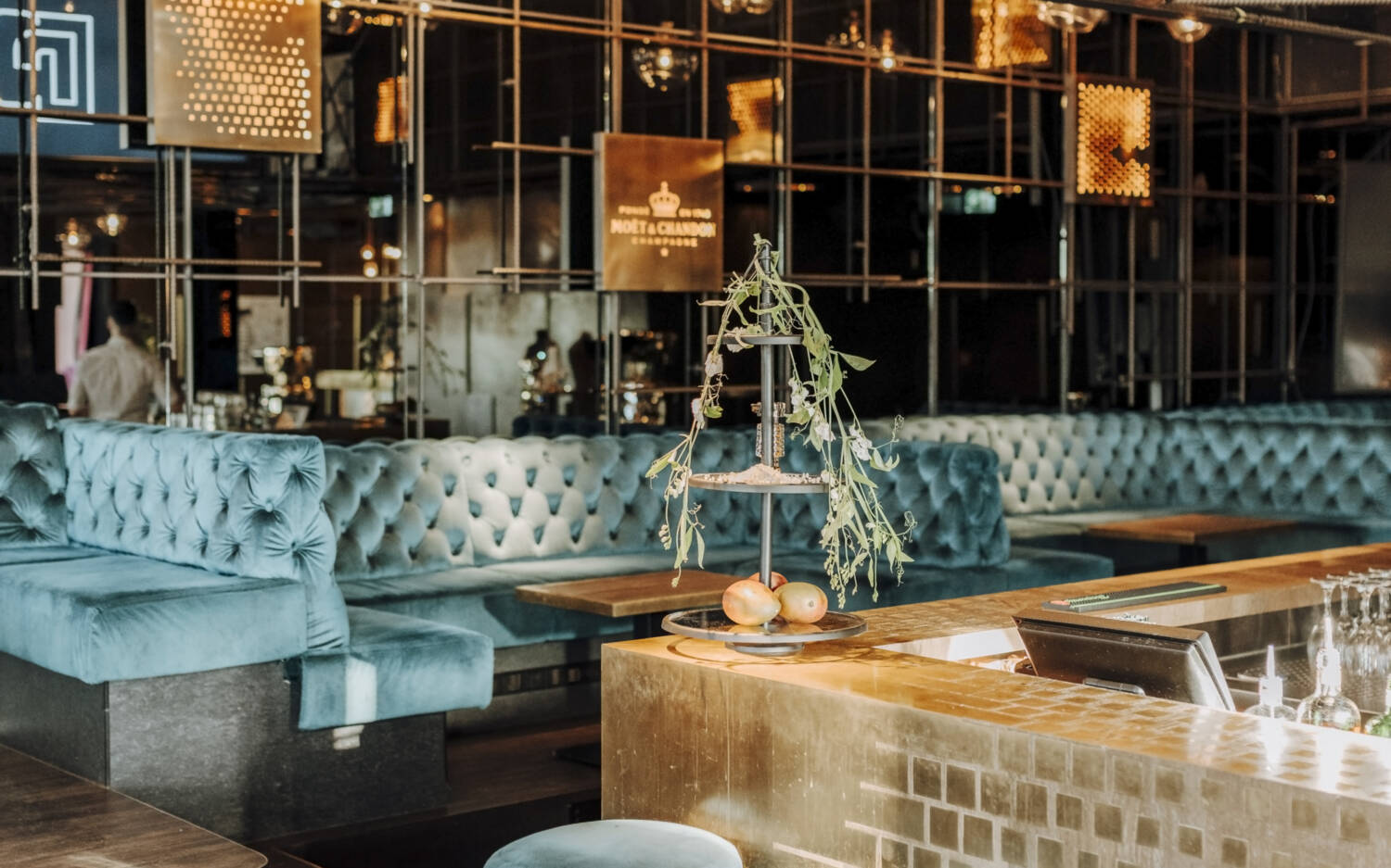 Die Bar im Zentrum des GAGA ist das Herzstück der Eventlocation / ©Goodlife Group