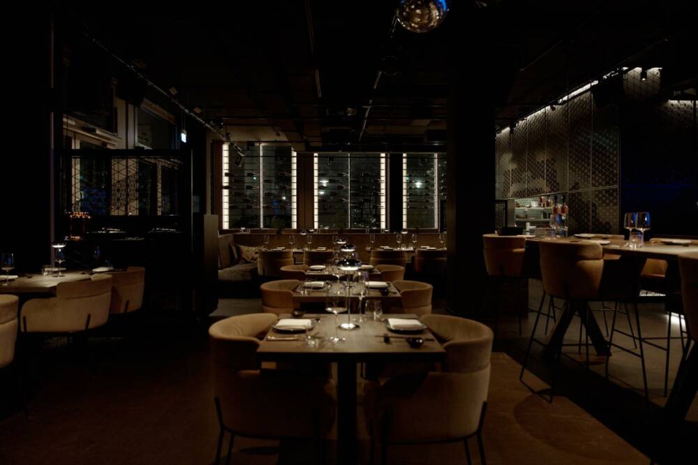 Düster, aber gemütlich ist der Alsterpavillon – und in bester Lage / ©Alsterpavillon