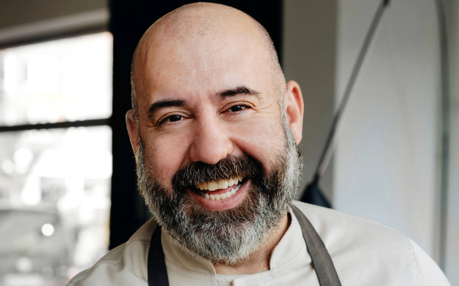 Ein strahlender Koral Elci – er will Kantinen revolutionieren / ©Julia Schumacher