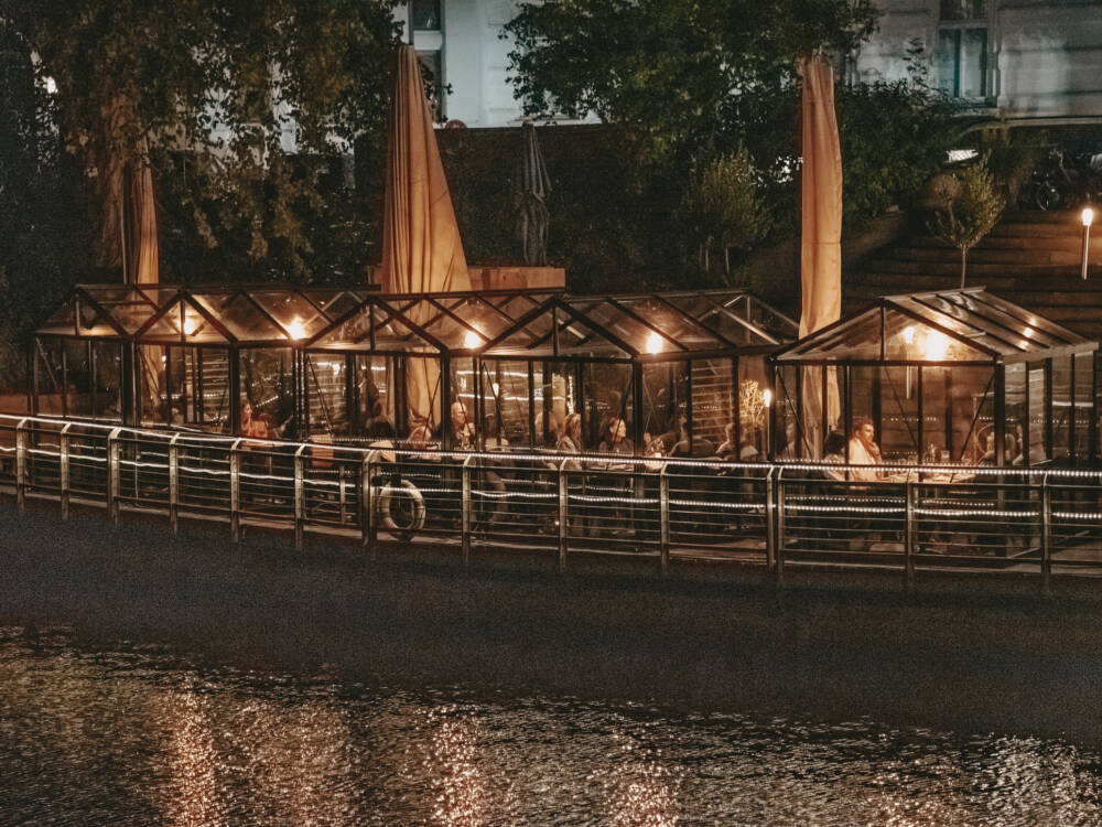 Ein wahres Highlight:  Glaspavillons auf der Außenterrasse / ©Marc Sill