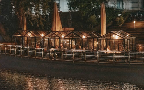 Ein wahres Highlight:  Glaspavillons auf der Außenterrasse / ©Marc Sill