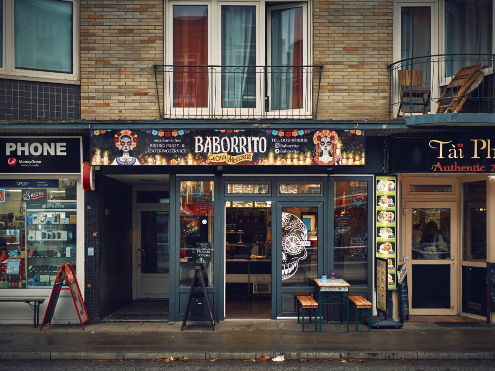 Entlang der Grindelallee fallen die stilvollen Gastro-Fassaden ins Auge/ ©Marc Sill 