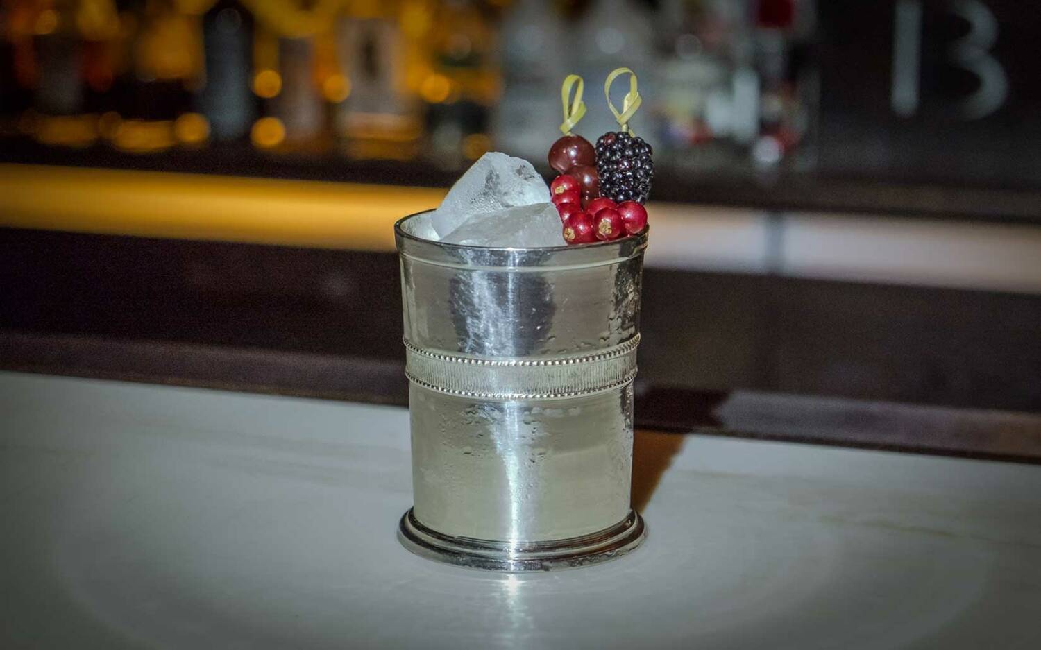 Essbare Dekoration verleiht den Drinks den letzten Schliff: das Le Lion in der Altstadt / ©Le Lion/ Svetlana Holz