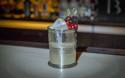 Essbare Dekoration verleiht den Drinks den letzten Schliff: das Le Lion in der Altstadt / ©Le Lion/ Svetlana Holz