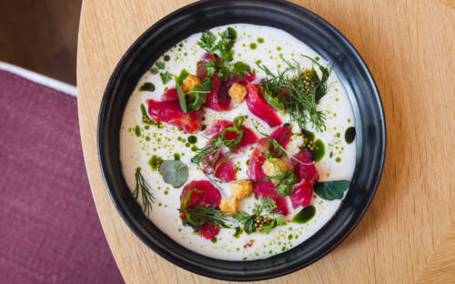 Experimentelle Hausmannskost: In der Elma Speisekneipe geht es innovativ und kreativ zu / ©Julia Schumacher 