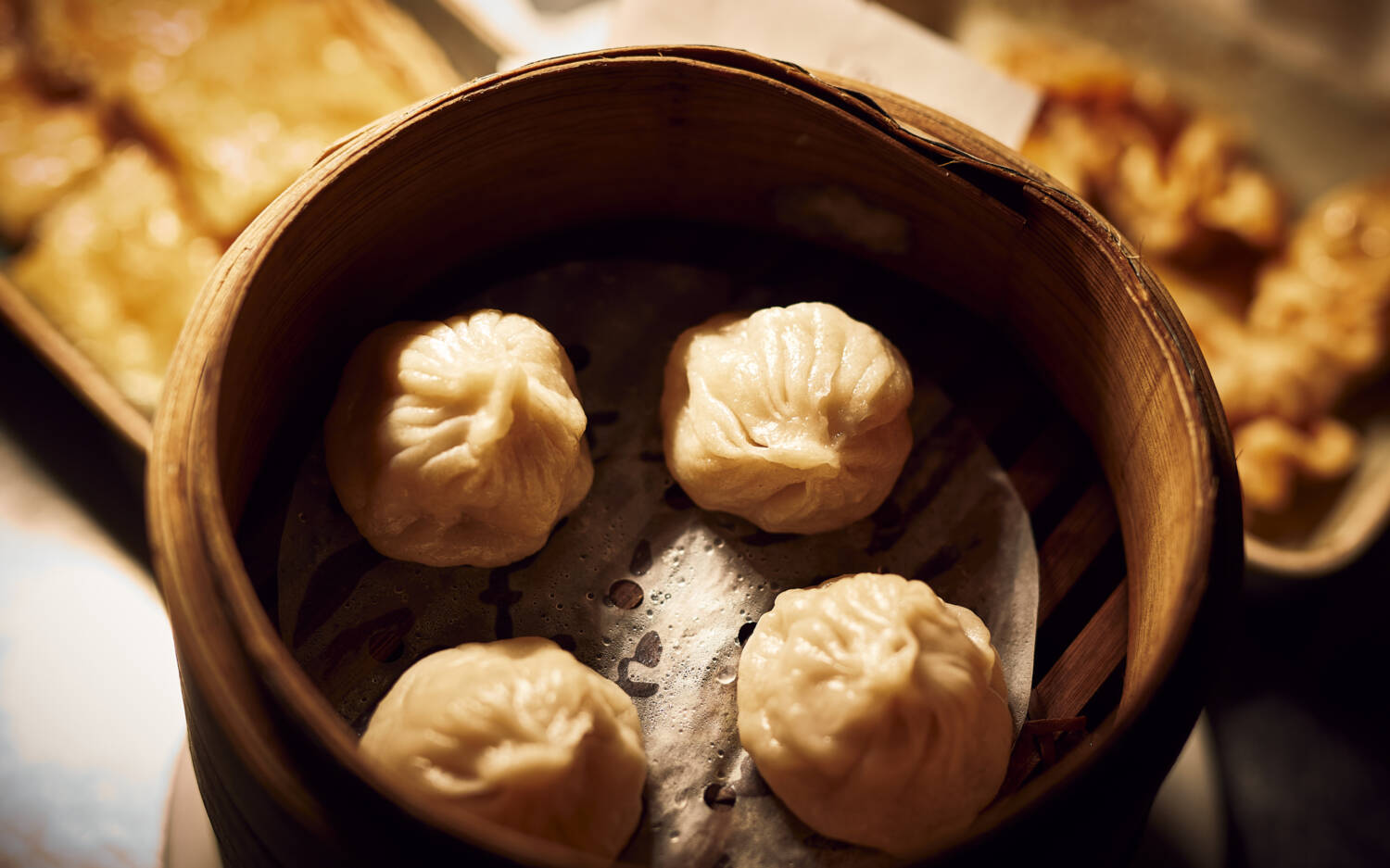 Gedämpfte Dumplings, die einen förmlich zum Lächeln bringen und sagen: „Komm, beiß in mich rein“ / ©Marc Sill