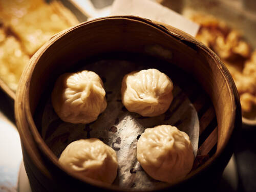 Gedämpfte Dumplings, die einen förmlich zum Lächeln bringen und sagen: „Komm, beiß in mich rein“ / ©Marc Sill