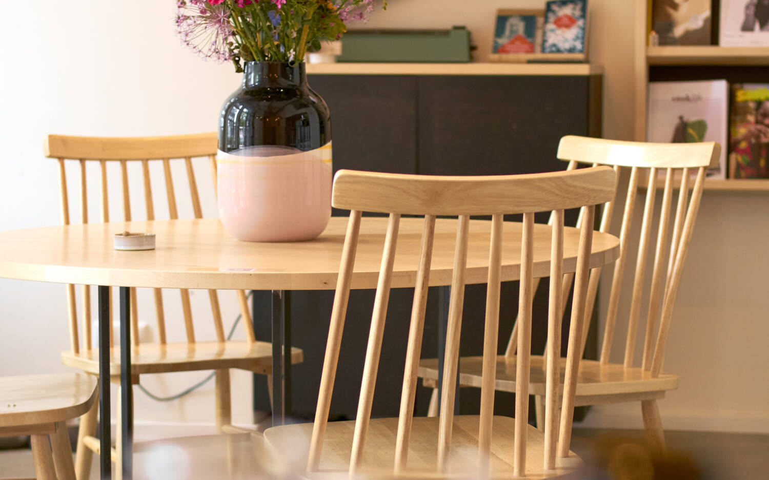 Gemütlich: Im Marshall Street Coffee stehen oft frische Blumen auf den Tischen / ©Marc Sill