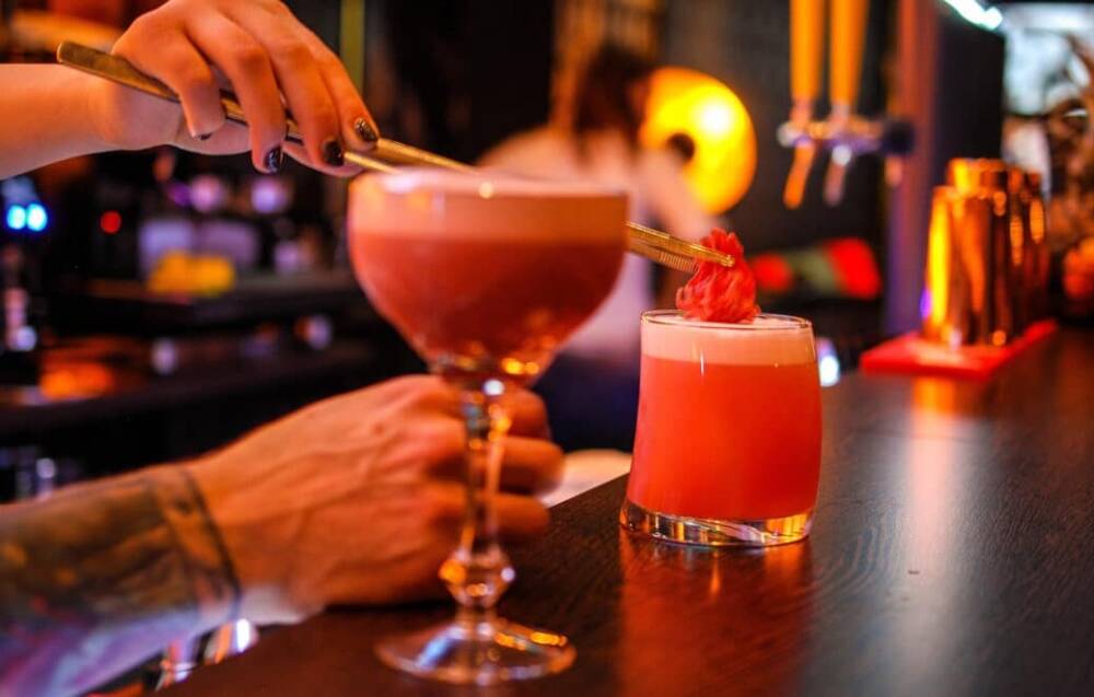 Gute Drinks und Live-Musik im Molly Malone / ©Unsplash/Balázs Horváth