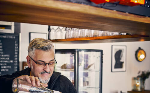 Hier gibt es mehr als nur Kaffee: Hafenmeisterei in Altona / ©Marc Sill