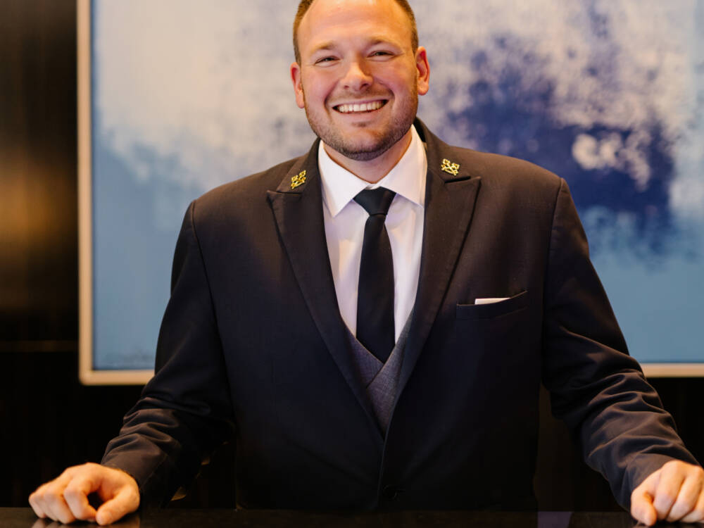 Hohe Auszeichnung für Marco Stotz; Der Concierge des The Fontenay trägt jetzt die goldenen Schlüssel / ©The Fontenay