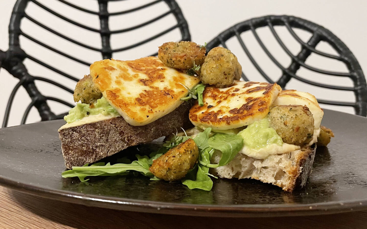 Hungrig? Eine Stulle mit Halloumi von Steff’s Wild Roots schafft Abhilfe / ©Steff’s Wild Roots