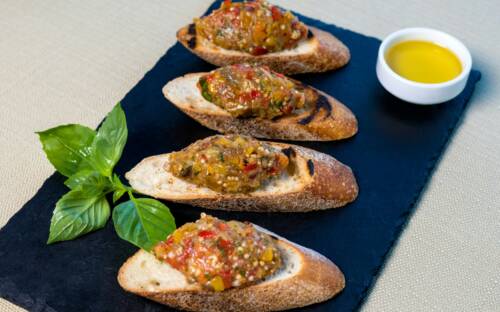 Im Al Lido in der Hafencity gibt es auch Antipasti / ©Unspalsh/Farhad Ibrahimzade