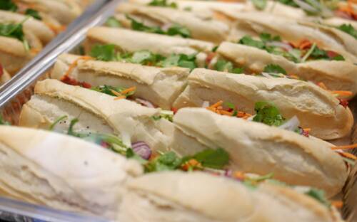 Im Banh Banh im Karoviertel stehen fünf verschiedene Sandwich-Varianten zur Auswahl / ©Unspalsh/Vu Nguyen