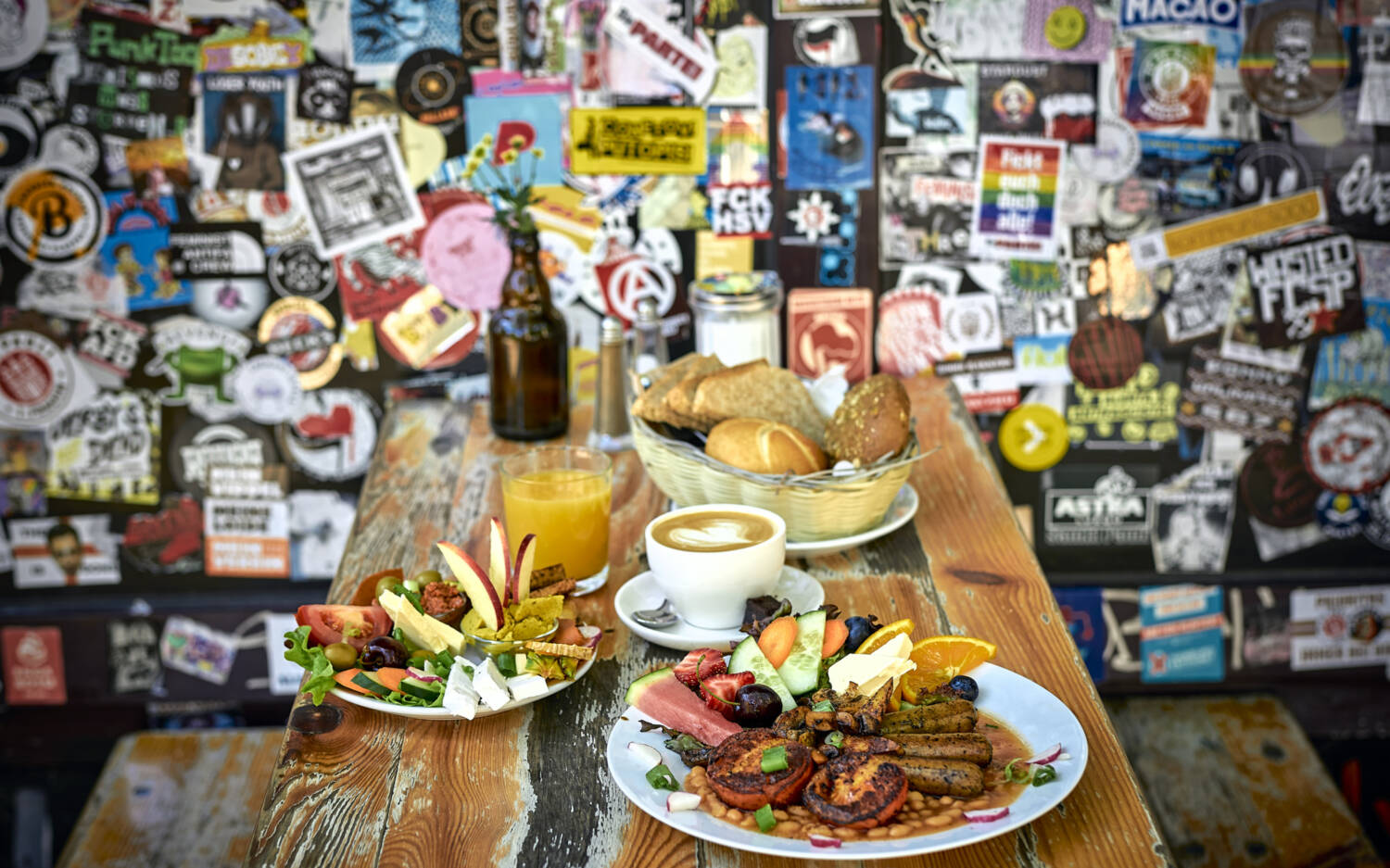 Im Café Miller werden ausgefallene vegane Frühstücksplatten serviert / ©Marc Sill