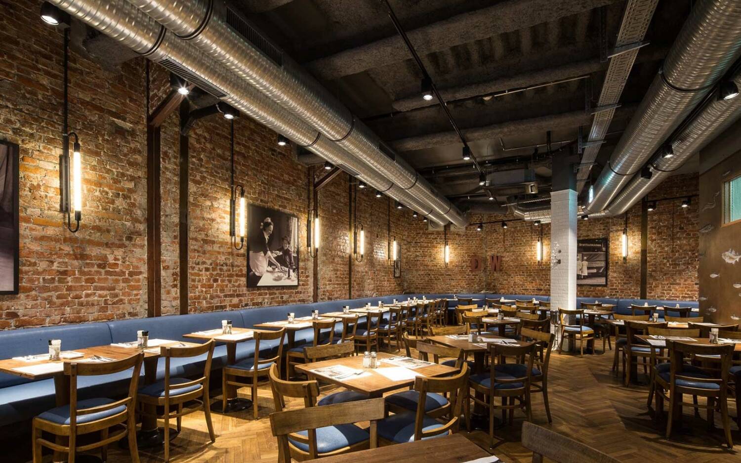 In dem geräumigen Gastraum in der Altstadt finden viele Gäste Platz / ©Daniel Wischer