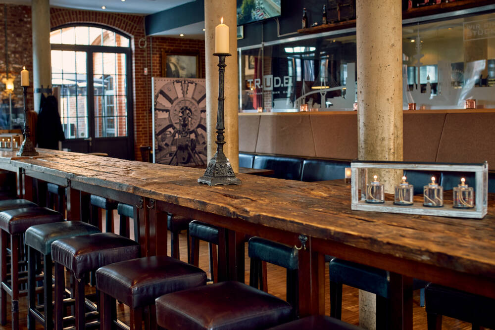 In rustikal-gemütlichem Ambiente vom Restaurant Trude kommt an Ostern die ganze Familie zusammen / ©Marc Sill