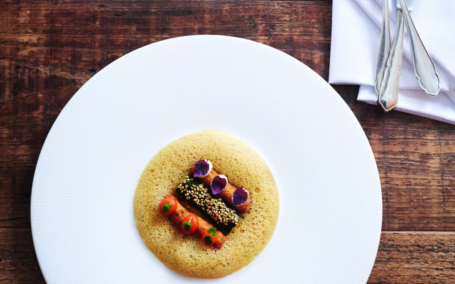 Kunstvoll inszenierte und dennoch auf Augenhöhe servierte Sterneküche: Das gibt’s im Jellyfish am Schlump / ©Philipp Schmidt 